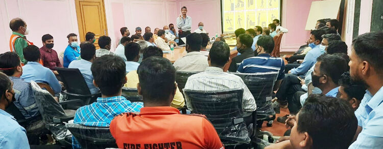 सुरक्षेसाठी कारखाना प्रतिनिधींना धडे