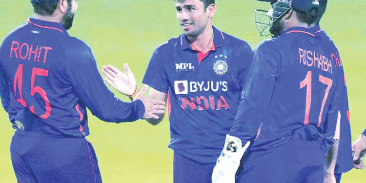 टी 20 मध्ये भारताची विजयी सलामी