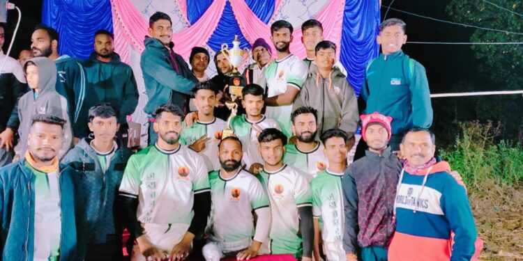 कबड्डी स्पर्धेत जय बजरंग संघ विजेता