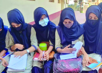 राजकारण हिजाबचे!