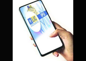 एलआयसीची पाच टक्के हिस्साविक्री