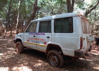 माथेरानच्या रुग्णवाहिकेला बनवली वडाप