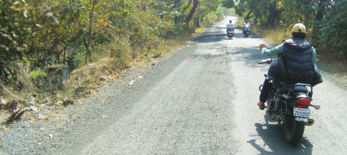 साळाव-मुरुड रस्त्यावर खड्ड्यांचे साम्राज्य