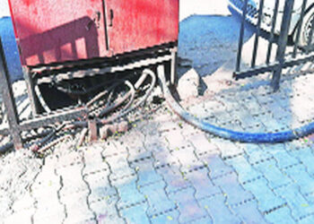 उघड्या वीज वाहिन्यांकडे दुर्लक्ष