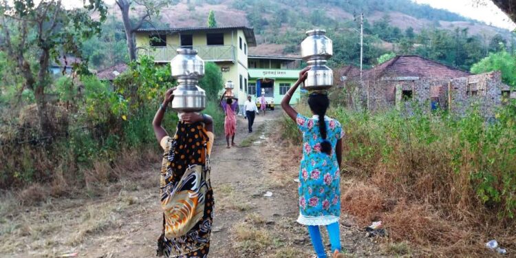 केंबुर्लीत महिलांचा पिण्याच्या पाण्यासाठी आक्रोश