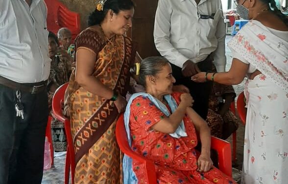 श्री समर्थ कृपा वृद्धधामातील वृद्धांचे लसीकरण पूर्ण