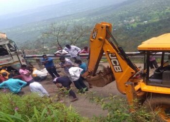 रायगड सर करताना 3 ट्रेकर्सचा अपघात