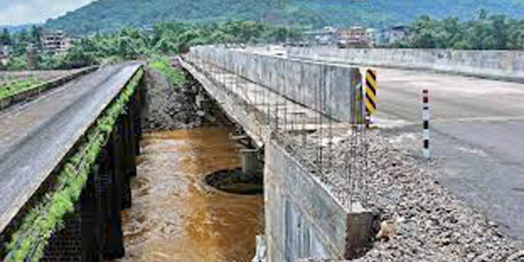 कोकणातील महामार्गाचे काम अपूर्ण