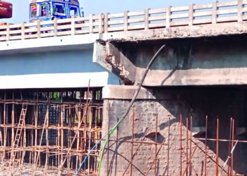 महिसदरा नदीपात्रावरील पूल वाहतुकीसाठी धोकादायक