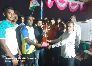 मुठवली किक्रेट स्पर्धेत लांढर संघ विजेता