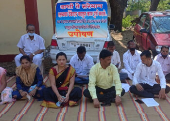 ठेकेदारांमुळे रस्त्याचे काम रखडले