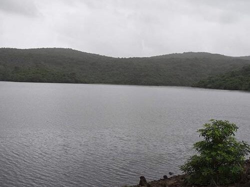 तळावासिय पाण्याच्या प्रतिक्षेत