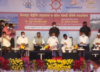 देशातील पहिली वॉटर टॅक्सीसेवा सुरू