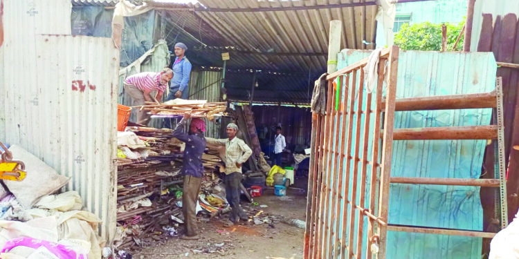 अनधिकृत भंगार माफियांना अभय कोणाचे?