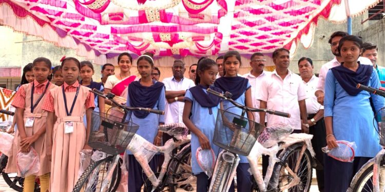 आदिवासींचा जीवनस्तर उंचावतोय हेच आपले यश – आ. जयंत पाटील