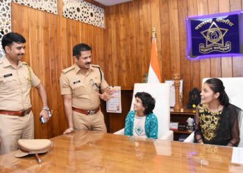 पोलिस अधिक्षकांची सुत्रे लहानग्यांच्या हाती