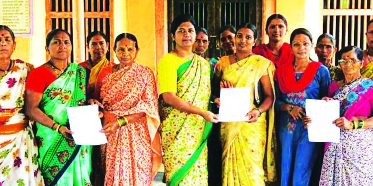 महिलांचे ठिय्या आंदोलन