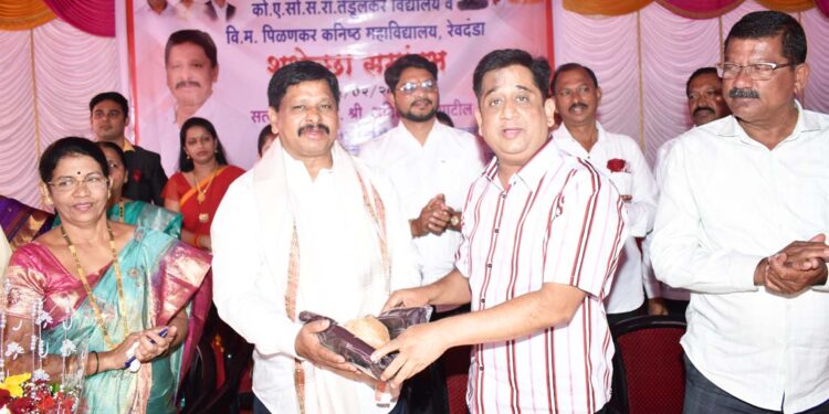 को.ए.सो. शिक्षक अनिल पाटील सेवानिवृत्त