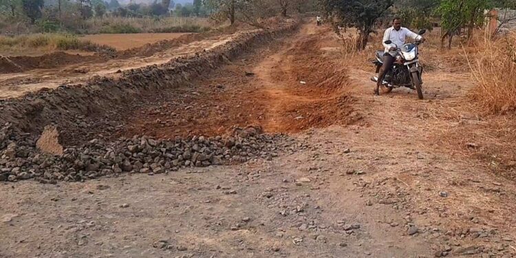 स्थानिक आदिवासींचा उपोषणाचा इशारा
