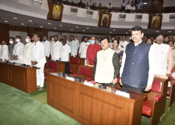 बजेट अधिवेशनाचा प्रारंभ गदारोळाने; राज्यपालांचे भाषण सत्ताधार्‍यांनी पाडले बंद