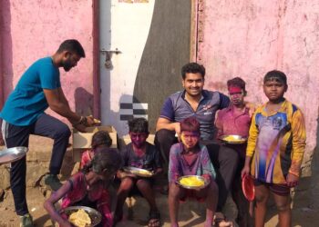 होळी करू लहान, पोळी करू दान