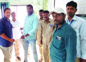 कंत्राटी वीज कर्मचार्‍यांचे कामबंद आंदोलन