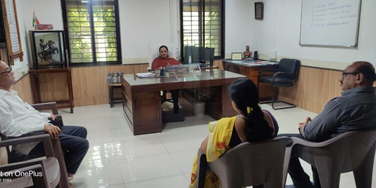 माथेरानच्या मिनीबसचा रस्ता मोकळा