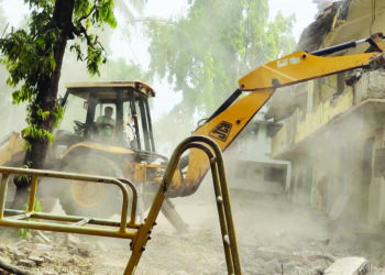 मुरुडमधील प्रियदर्शनी इमारत जमीनदोस्त