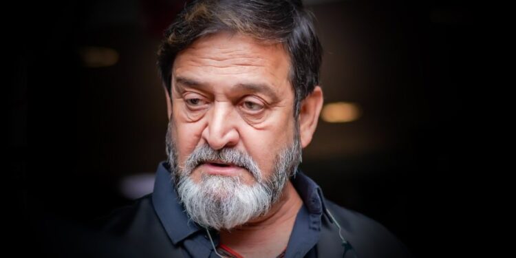 महेश मांजरेकरांना न्यायालयाचा दिलासा