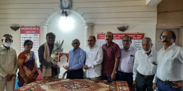 जागतिक रंगभूमीदिनानिमित्त रंगकर्मींचा सत्कार