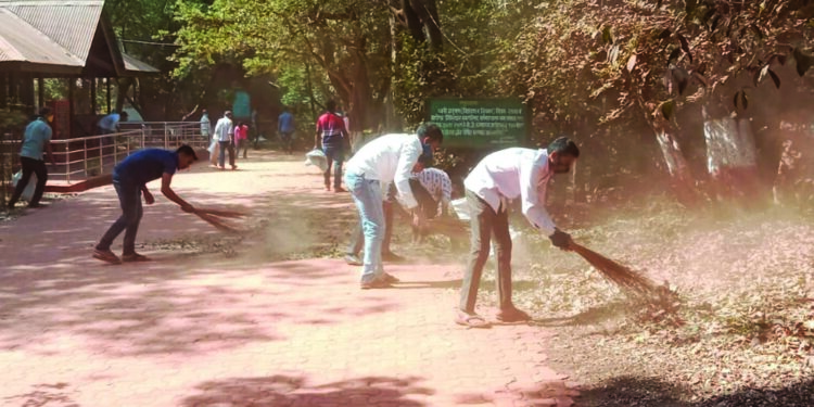 माथेरानमध्ये स्वच्छता मोहिमेतून नानासाहेबांना श्रद्धांजली