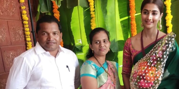 सुप्रसिद्ध दाक्षिणात्य अभिनेत्री पूजा हेगडे हिचे वाडगाव येथे स्वागत