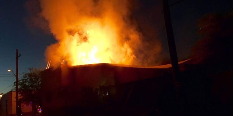 उमरोलीत दुकानाला भीषण आग