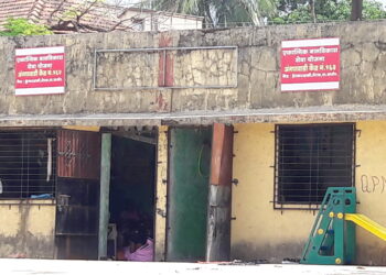 नेरळ मधील दोन अंगणवाड्या अंधारात