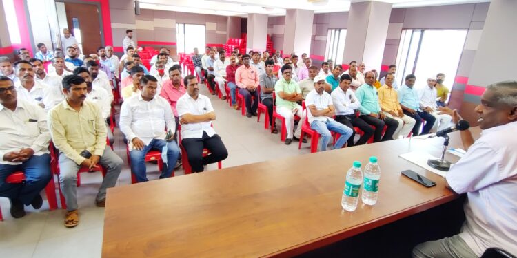 आ.जयंत पाटील बळीराजासाठी ठरताहेत आधार