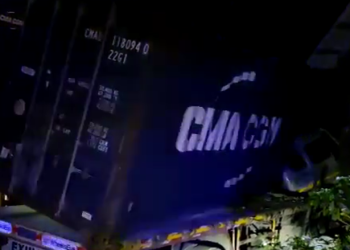 Exclusive video! मुबंई- गोवा महामार्गावर भीषण अपघात; मालवाहू कंटनेर घुसला घरात