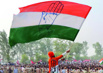 संघ परिवार विरुद्ध नेहरू गांधी परिवार!