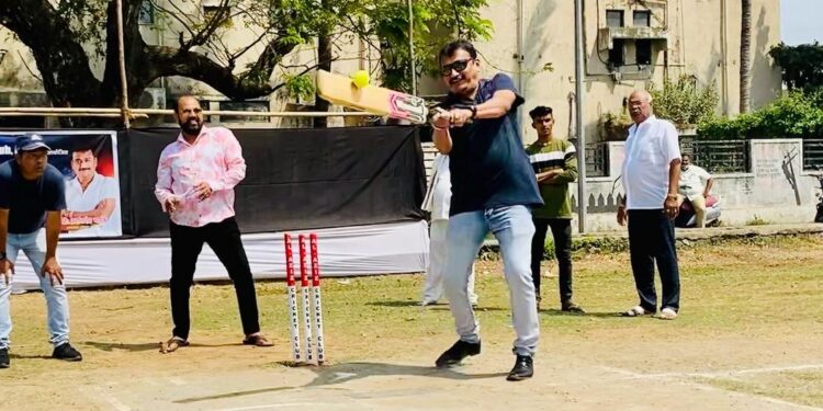 क्रिडाभवन येथे क्रिकेट स्पर्धेचे उद्घाटन; प्रशांत नाईक यांची उपस्थिती