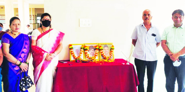 कर्जत नगरपरिषदेतर्फे शहिदांना अभिवादन