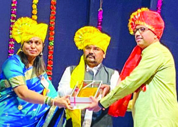 श्रीकांत कवळे यांना पुरस्कार प्रदान