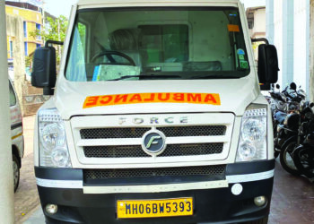 म्हसळ्यात 2 रुग्णवाहिका पडून