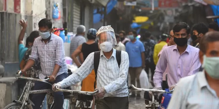 आता रायगडमध्ये विनामास्क फिरणाऱ्यांवर कारवाई होणार नाही