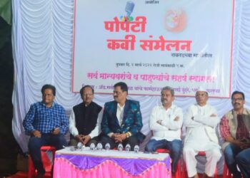 जिल्ह्यात रंगू लागली पोपटी कवी संमेलने