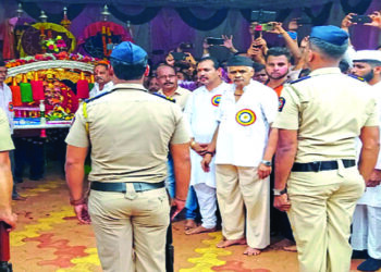 रत्नागिरीच्या श्री भैरीबुवाला पोलिसांची शस्त्रसलामी