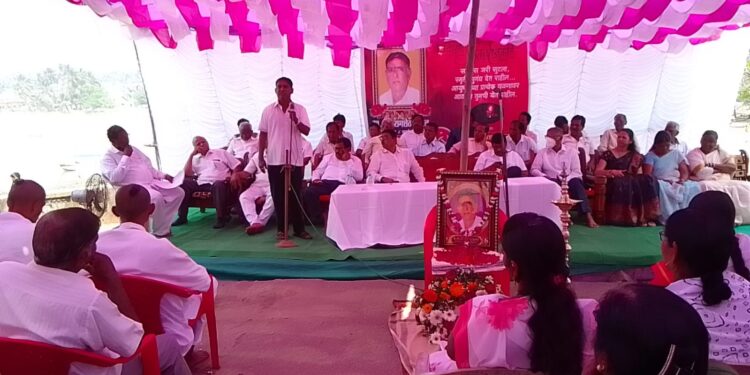 समाजसेवेसाठी आयुष्य समर्पित करणारा नेता