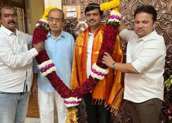 प्रीतम म्हात्रे यांच्याकडून धर्माधिकारी पितापूत्रांचे अभिनंदन