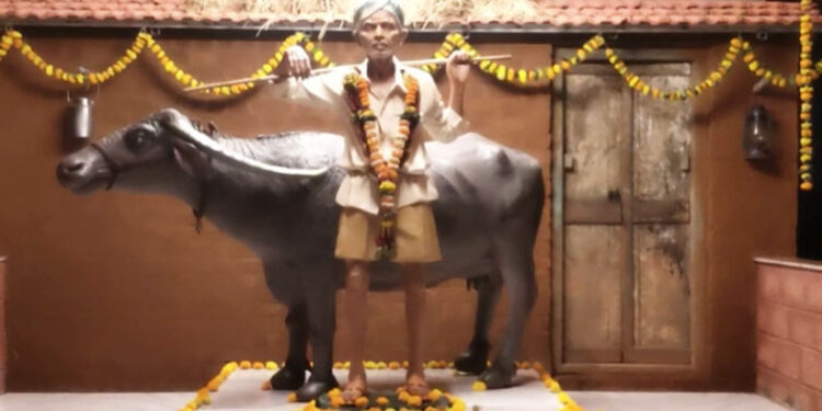 मुलांनी उभारले शेतकरी वडिलांचे स्मारक