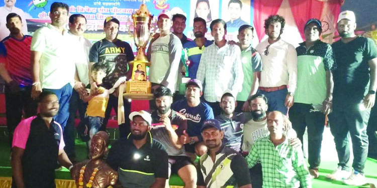 वैष्णवी इलेव्हन कोलाड संघाने पटकावला पालकमंत्री चषक