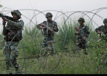 जवानाच्या गोळीबारात पाच जवान शहीद