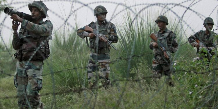 जवानाच्या गोळीबारात पाच जवान शहीद